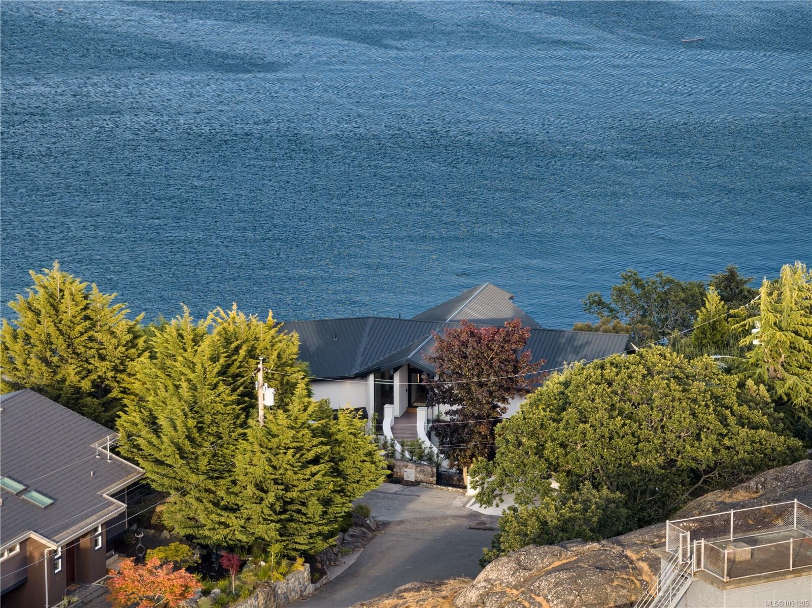 121 Denison Rd, Oak Bay, BC