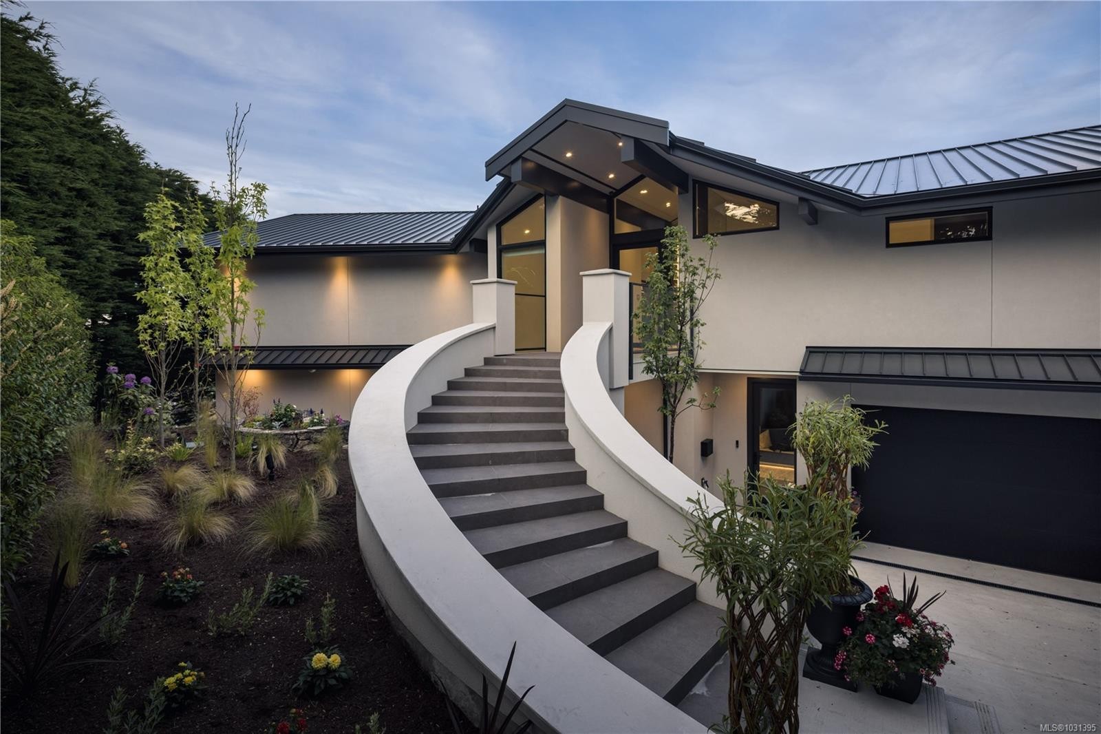 121 Denison Rd, Oak Bay, BC