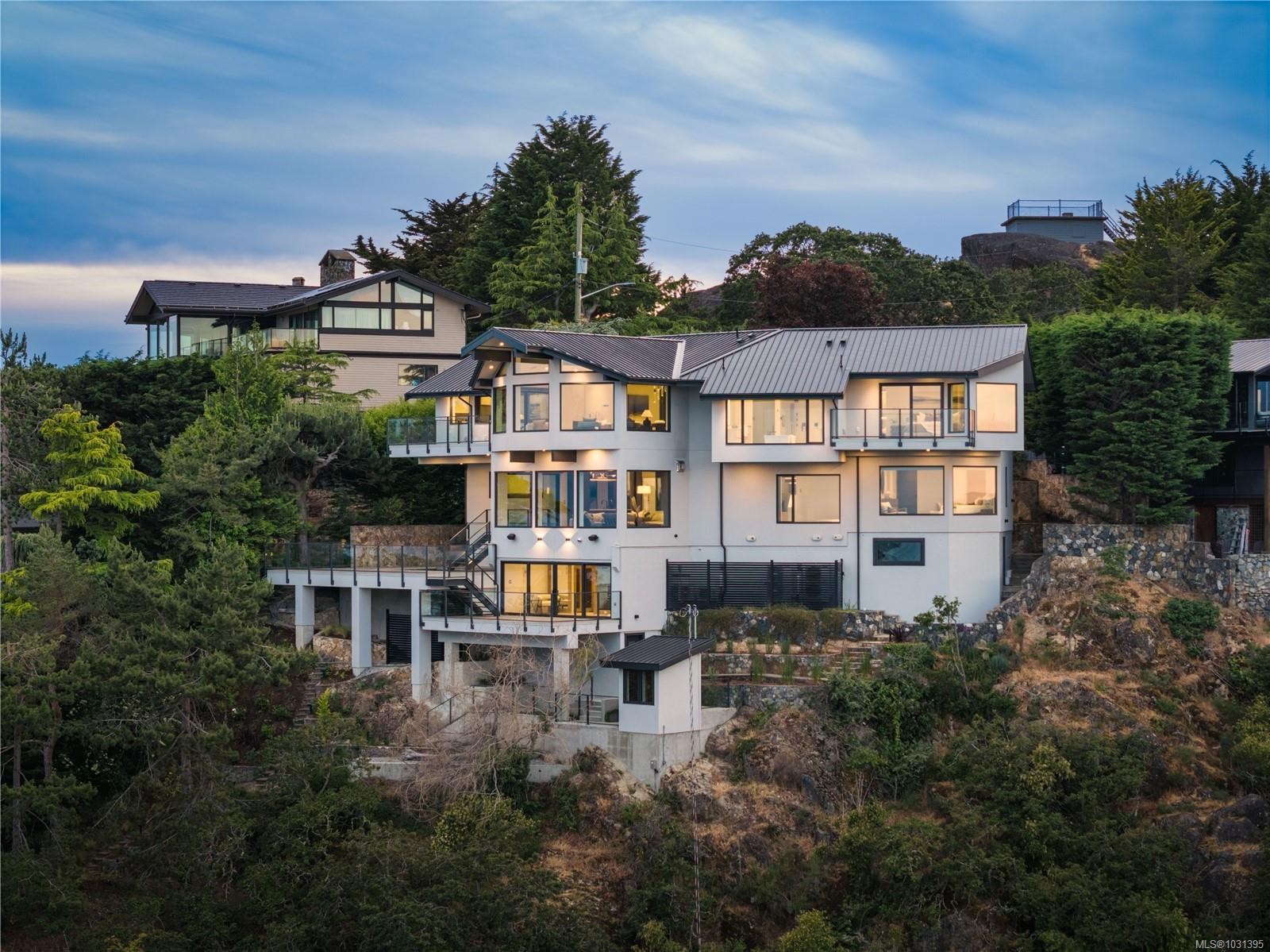 121 Denison Rd, Oak Bay, BC