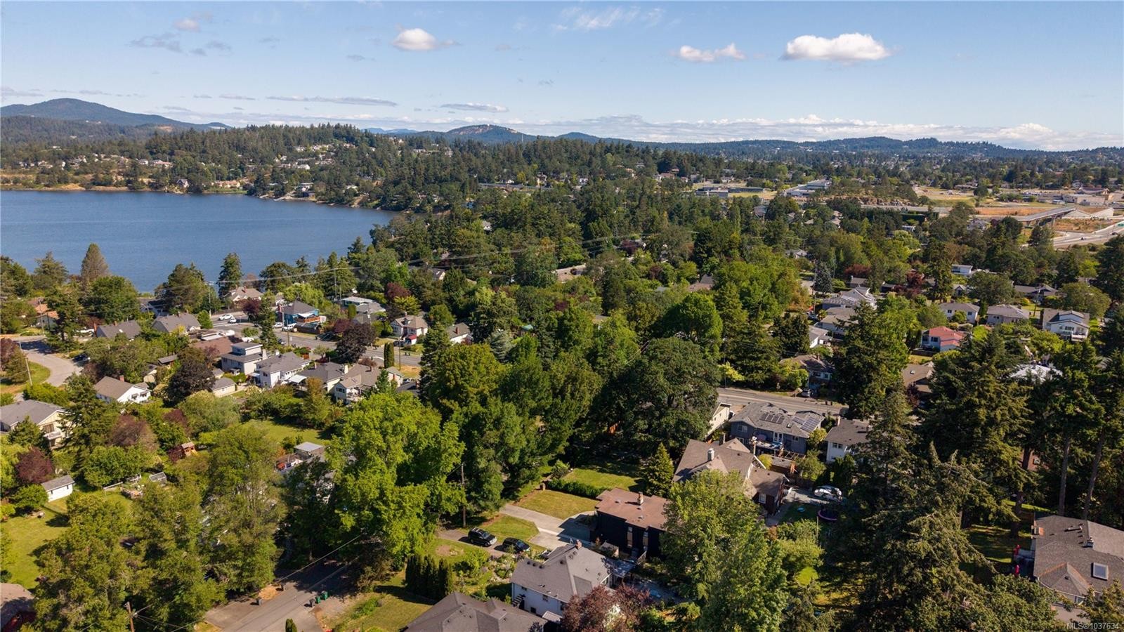 2887 Colquitz Ave, Saanich, BC