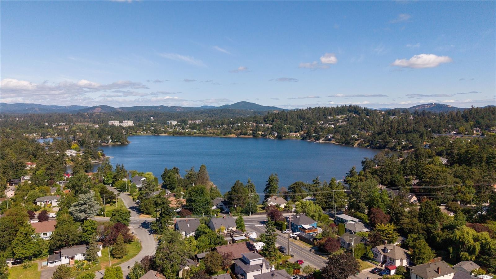 2887 Colquitz Ave, Saanich, BC