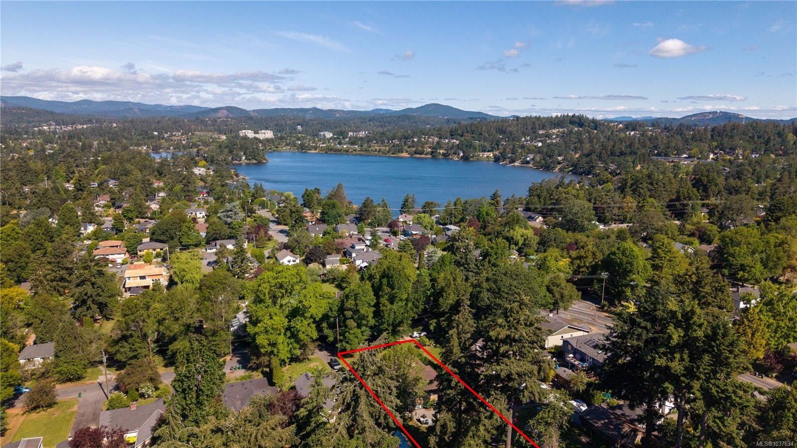 2887 Colquitz Ave, Saanich, BC