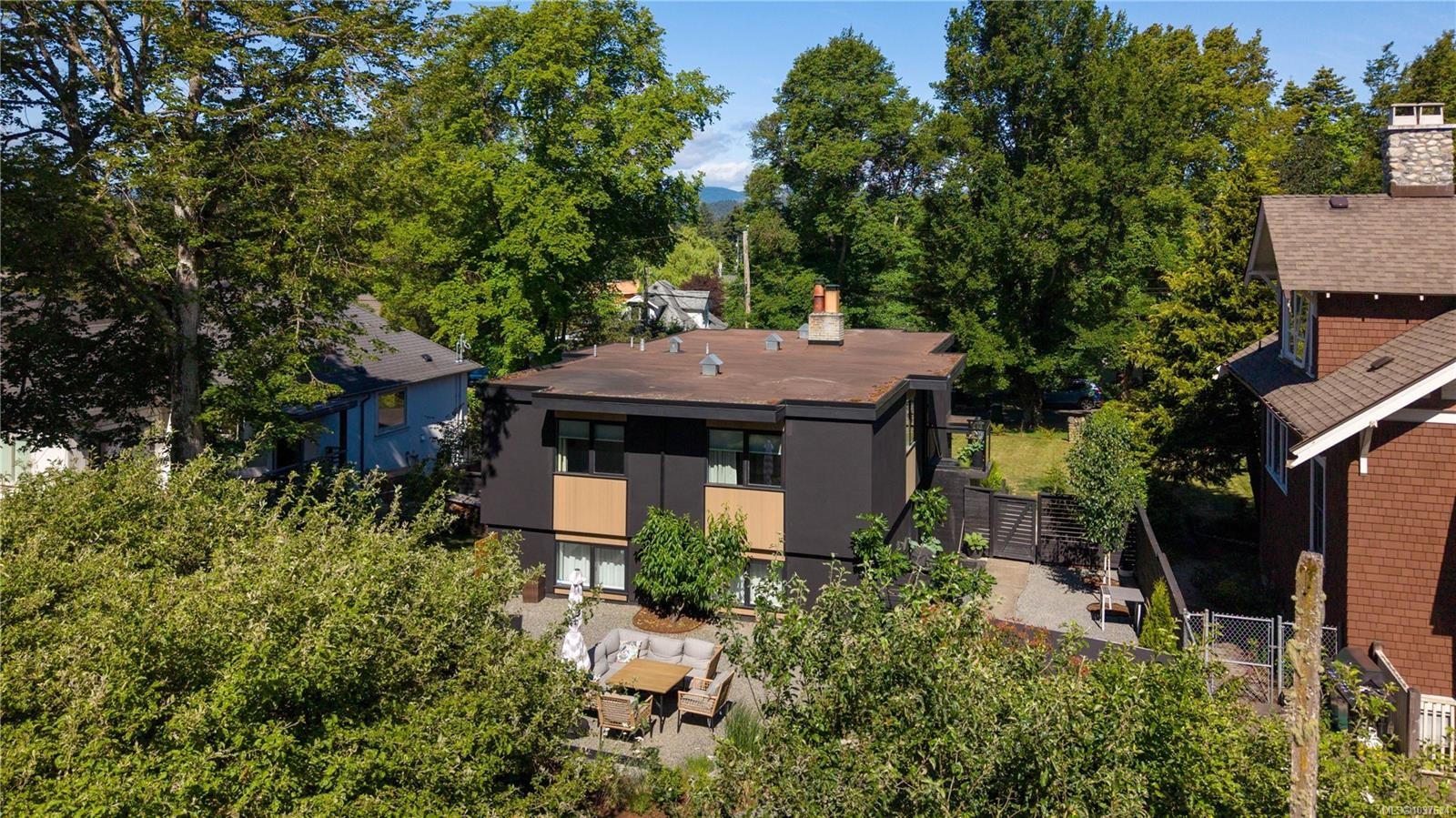 2887 Colquitz Ave, Saanich, BC