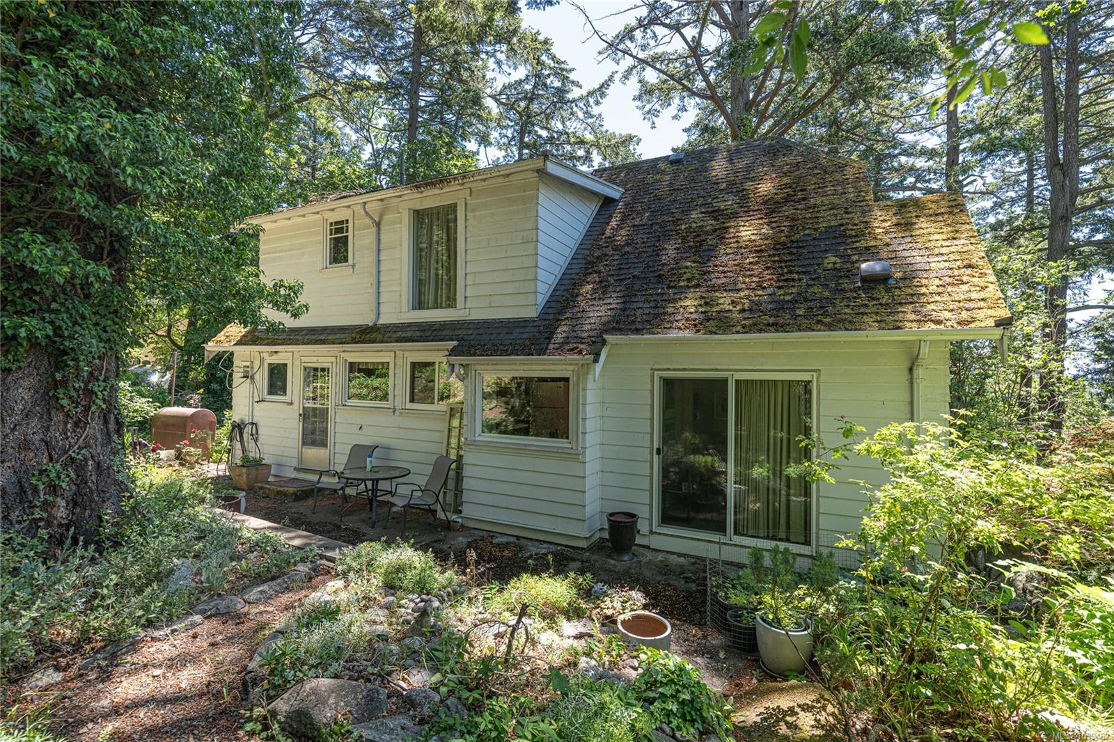 1254 Burnside Rd West, View Royal, BC