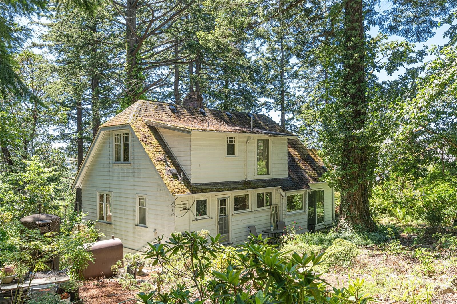 1254 Burnside Rd West, View Royal, BC