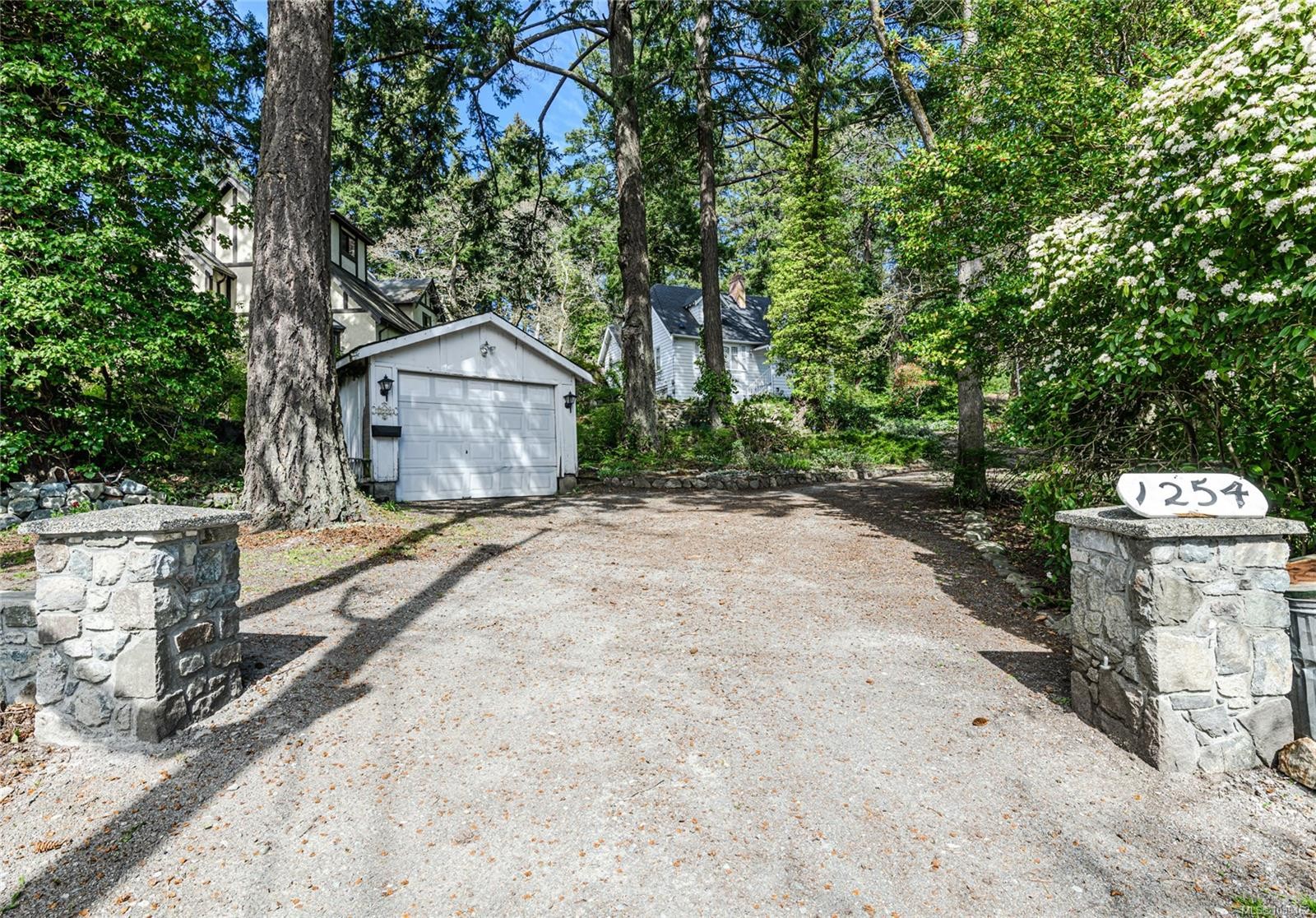 1254 Burnside Rd West, View Royal, BC