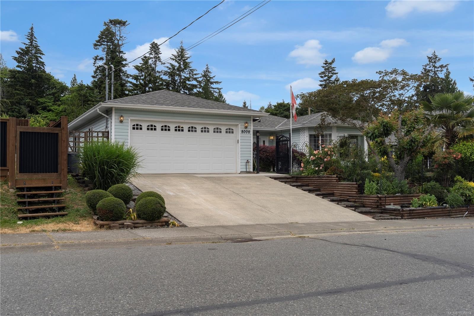 8008 Glenhurst Dr North, Crofton, BC