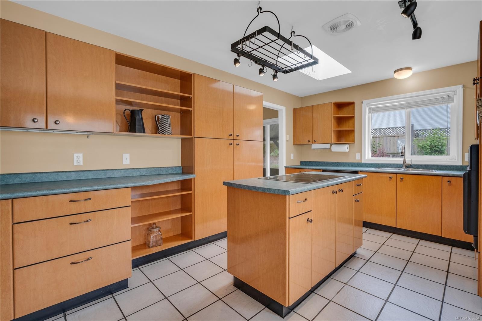 8008 Glenhurst Dr North, Crofton, BC