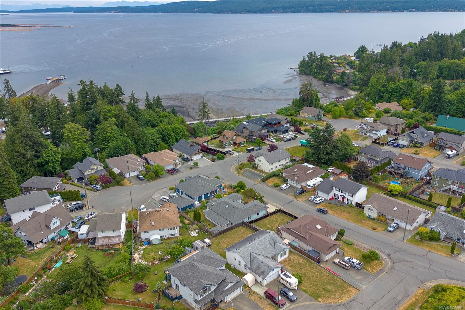 8008 Glenhurst Dr North, Crofton, BC