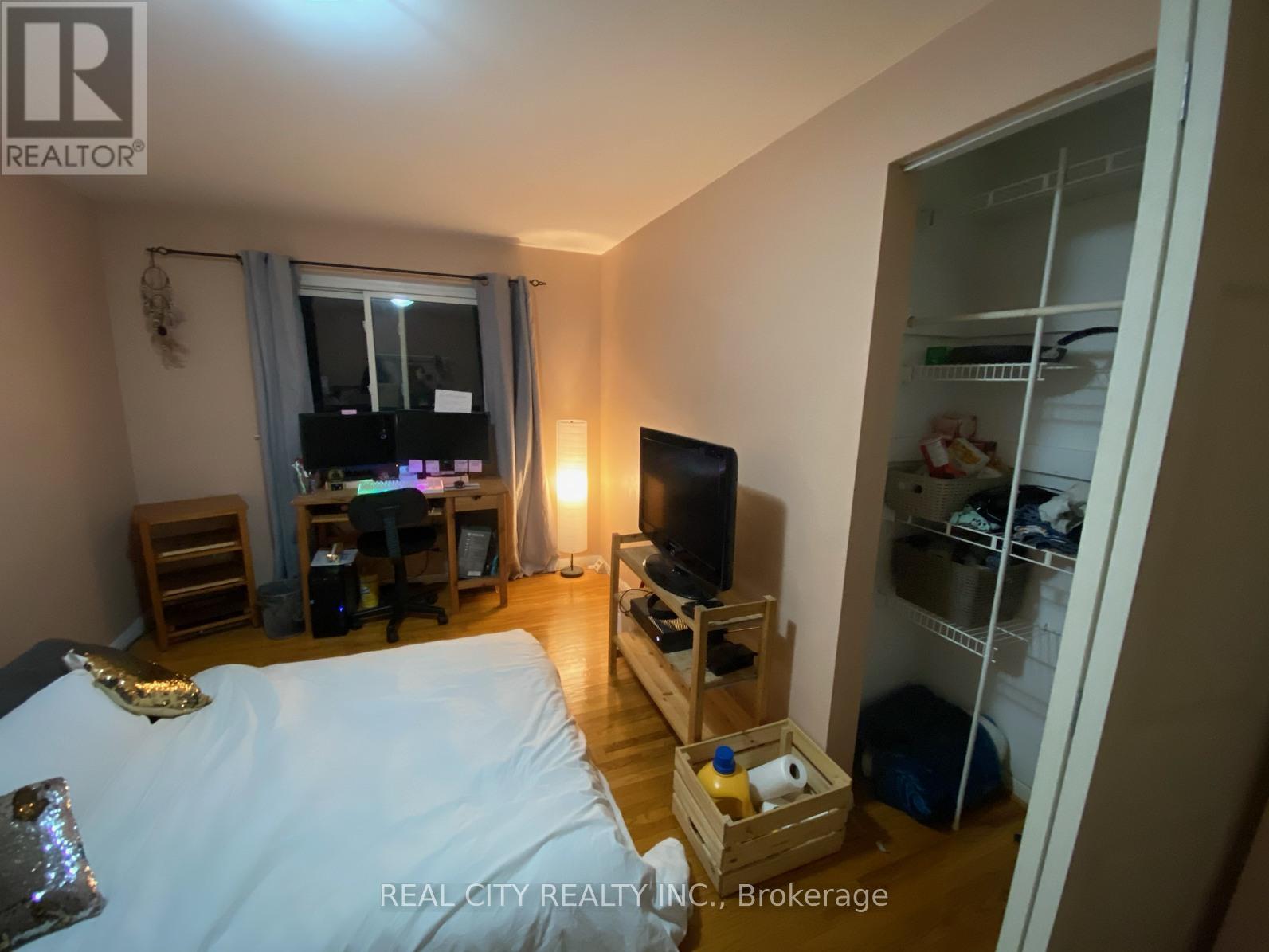 2290 Delkus Crescent, Mississauga, ON