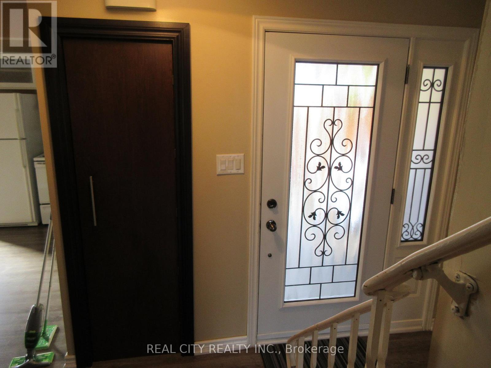 2290 Delkus Crescent, Mississauga, ON
