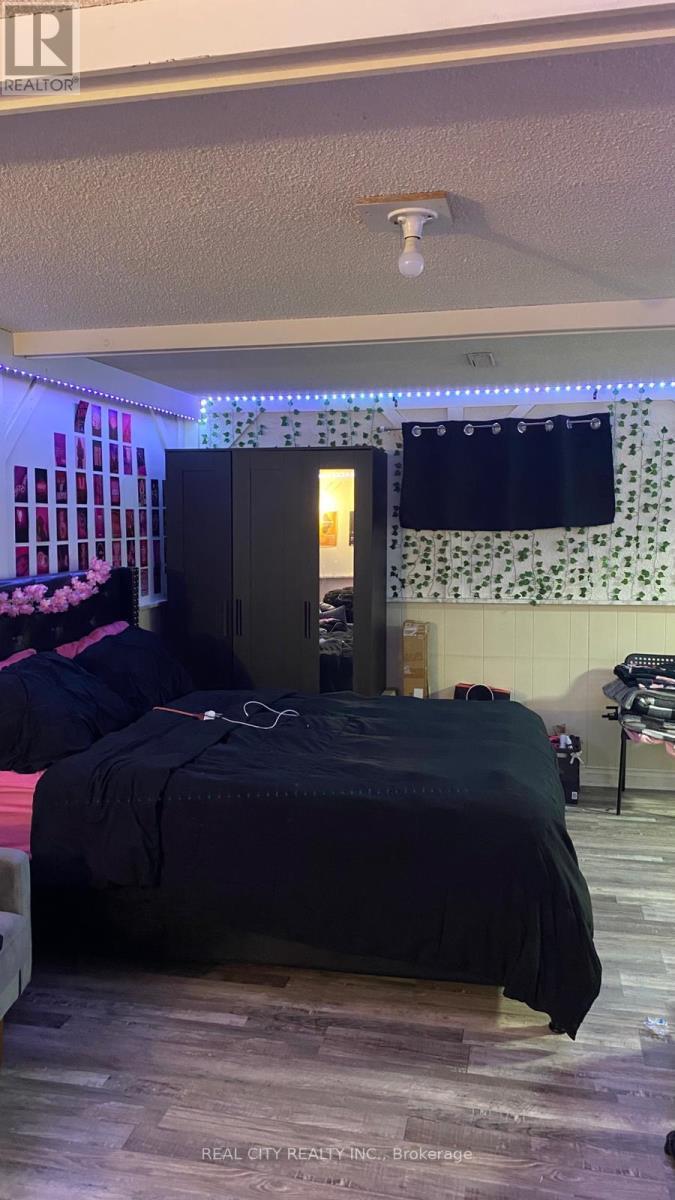 2290 Delkus Crescent, Mississauga, ON