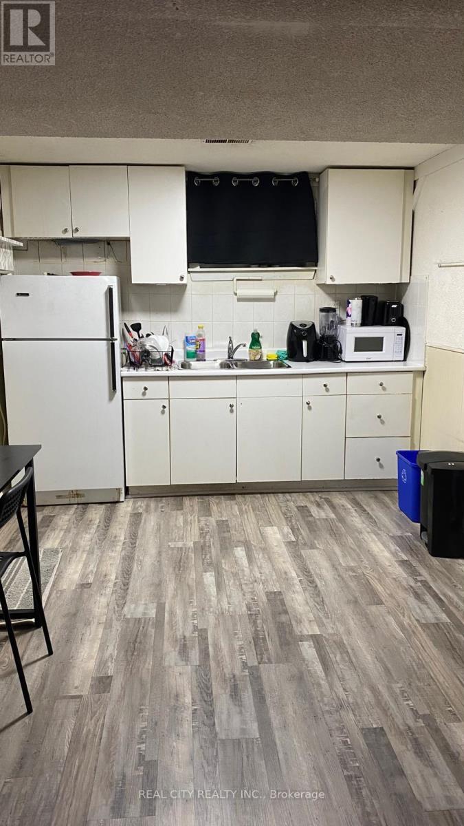 2290 Delkus Crescent, Mississauga, ON