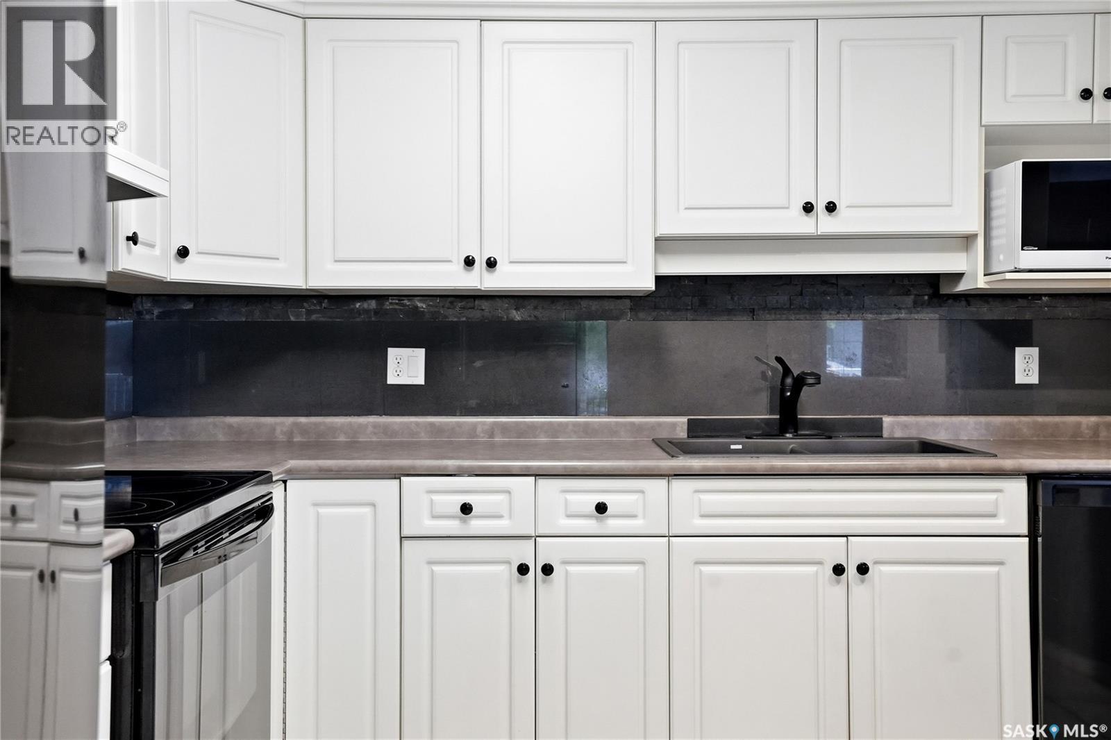C 905 9Th Street E, Saskatoon, SK