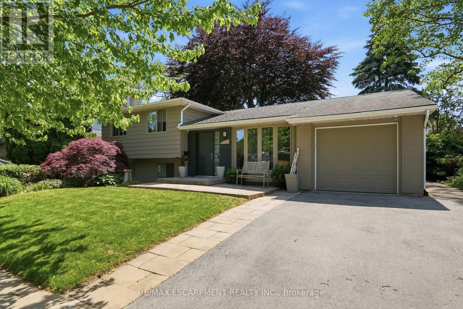 570 Rosedale Crescent, Burlington, ON
