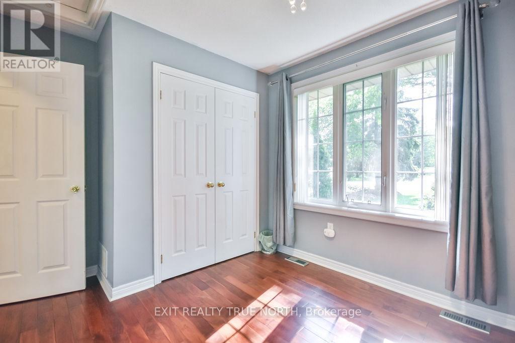 28 Nicholson Crescent, Springwater, ON