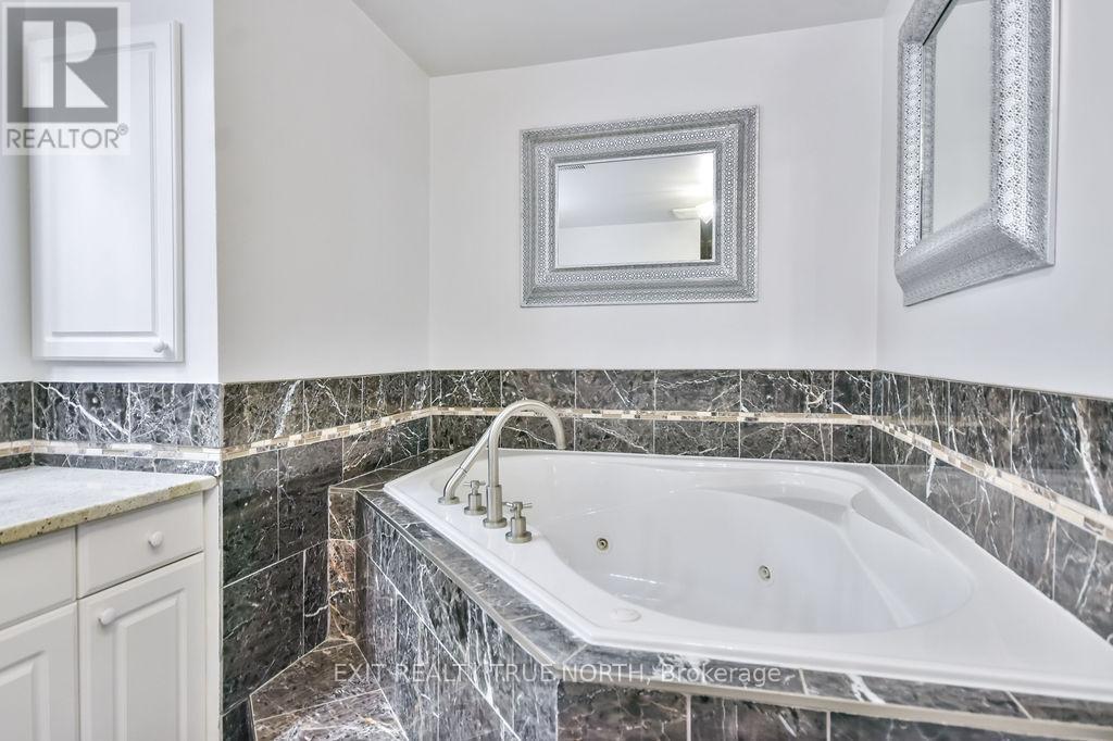 28 Nicholson Crescent, Springwater, ON