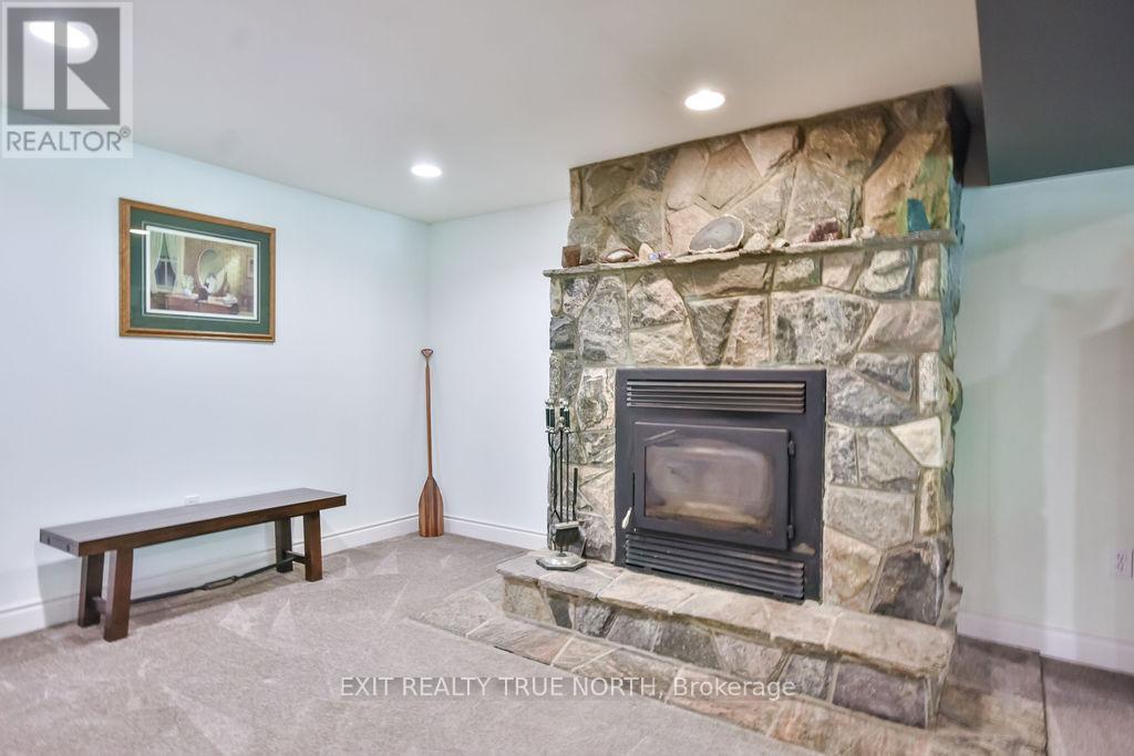 28 Nicholson Crescent, Springwater, ON