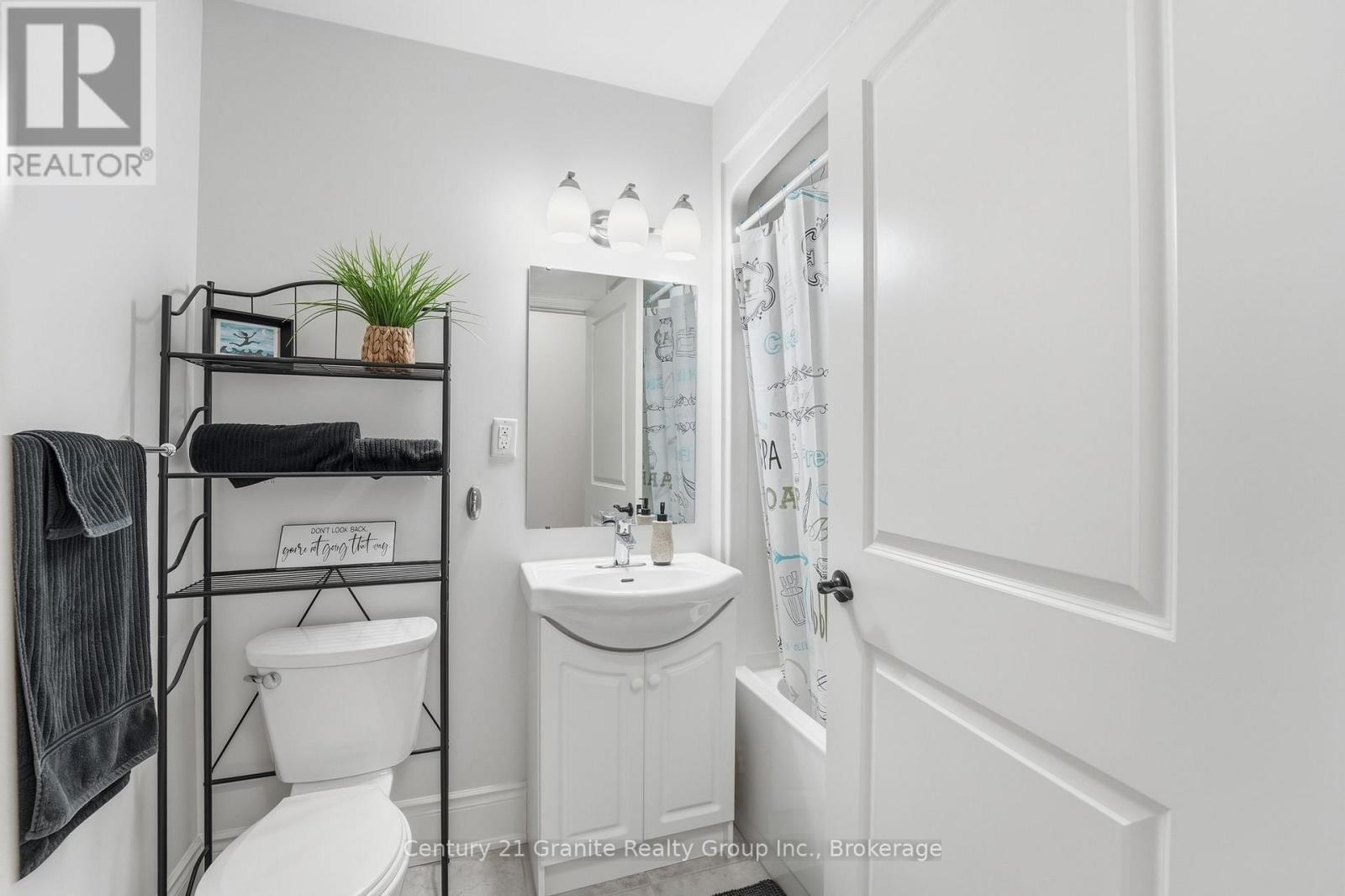 MAIN 4 PC BATH - 303 - 9 Newcastle Street, Minden Hills (Minden), ON