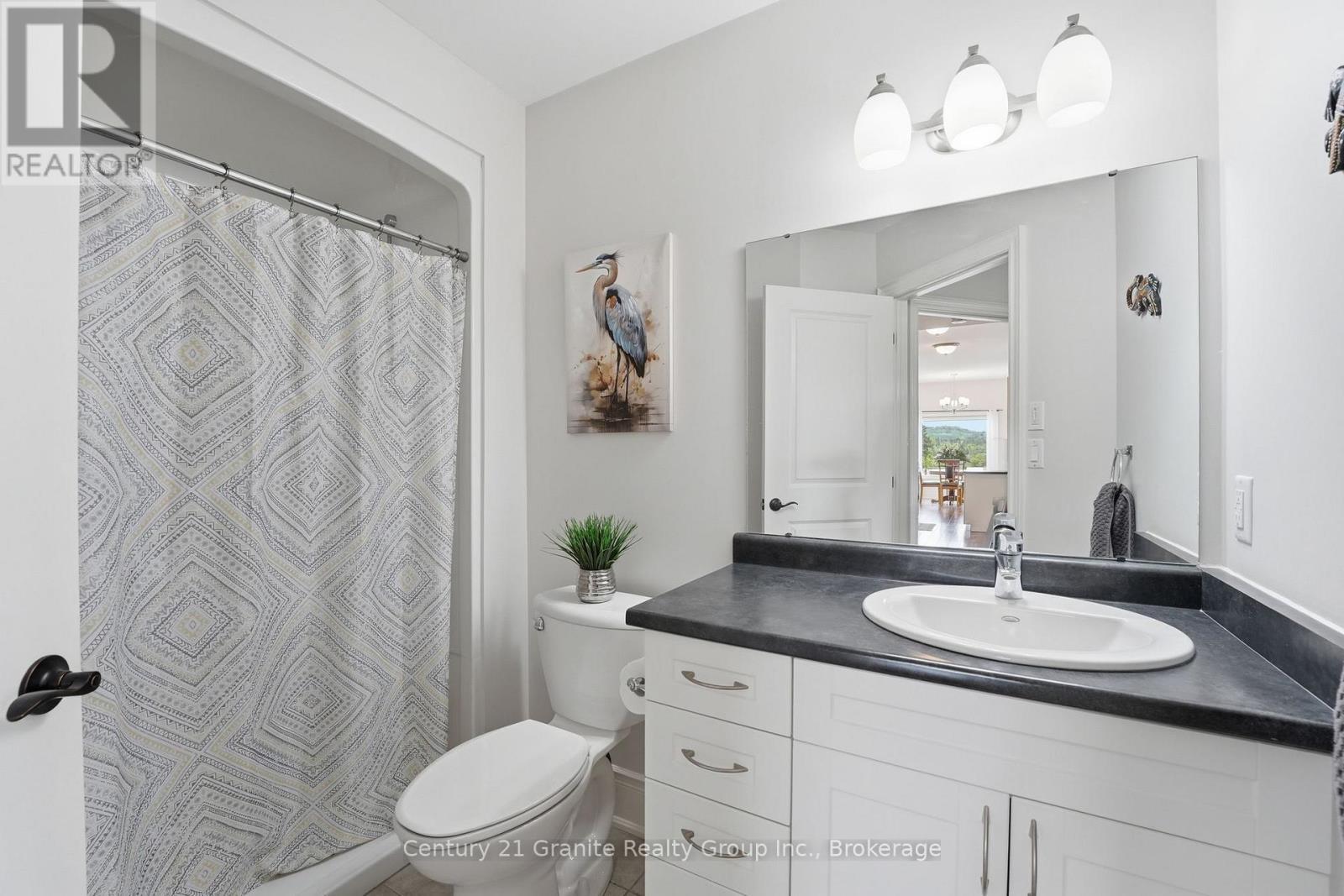 3 PC ENSUITE OFF THE PRIMARY BEDROOM - 303 - 9 Newcastle Street, Minden Hills (Minden), ON