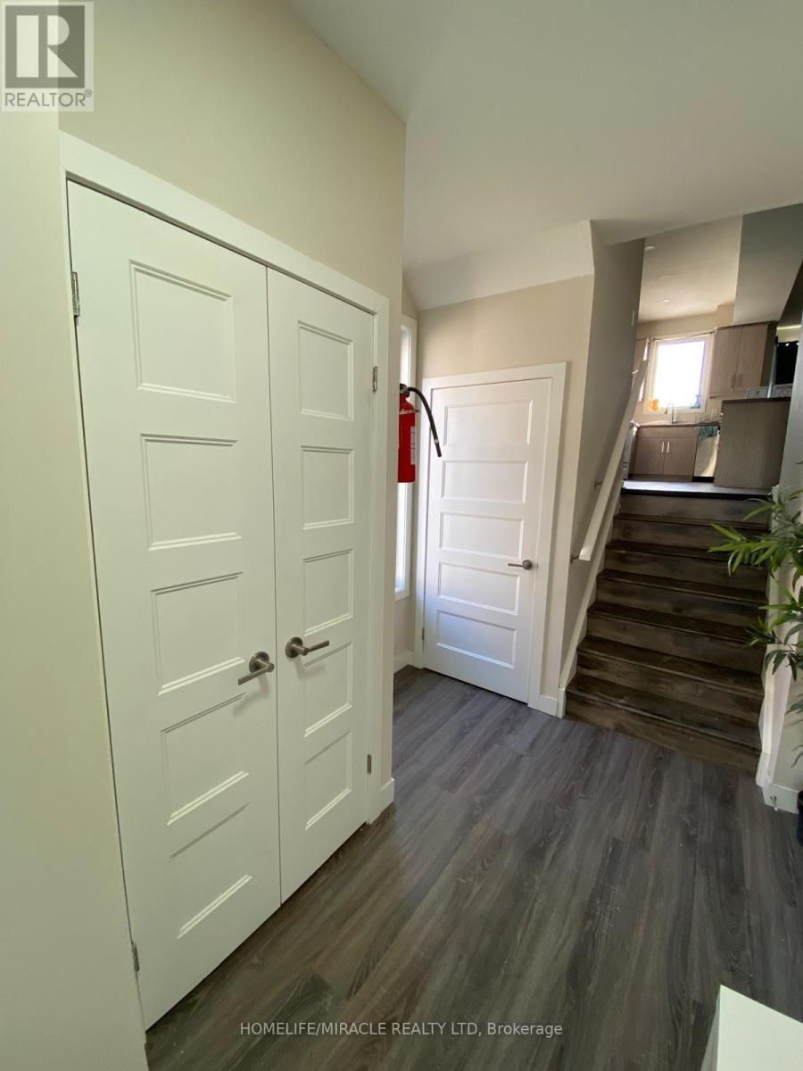 939 West Village Square, London North, ON