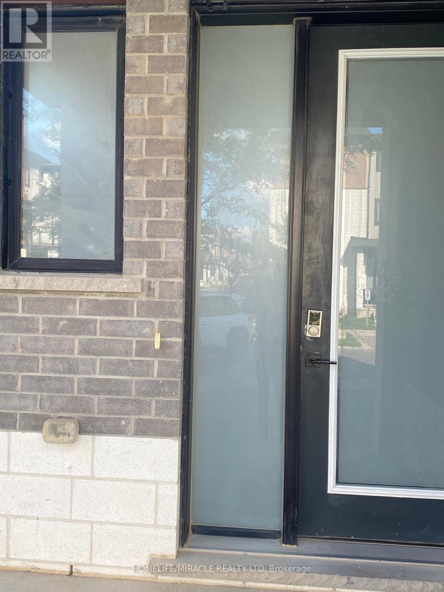 939 West Village Square, London North, ON