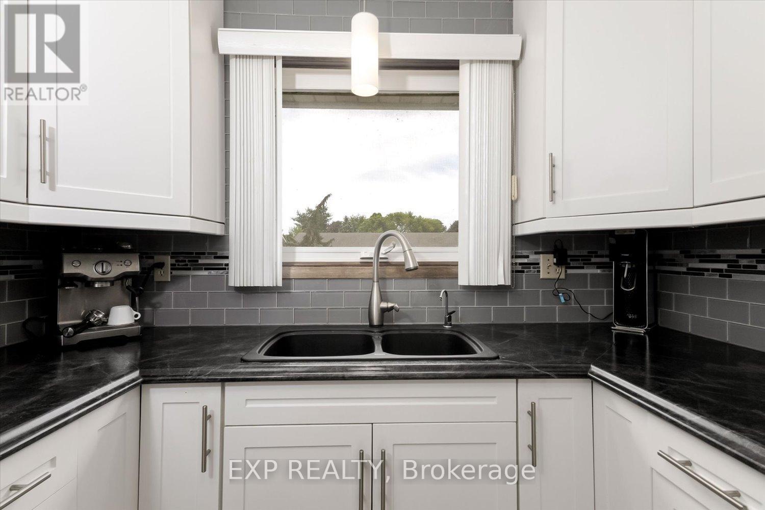 28 Denrich Avenue, Tillsonburg, ON - Indoor Photo Showing Kitchen With Double Sink