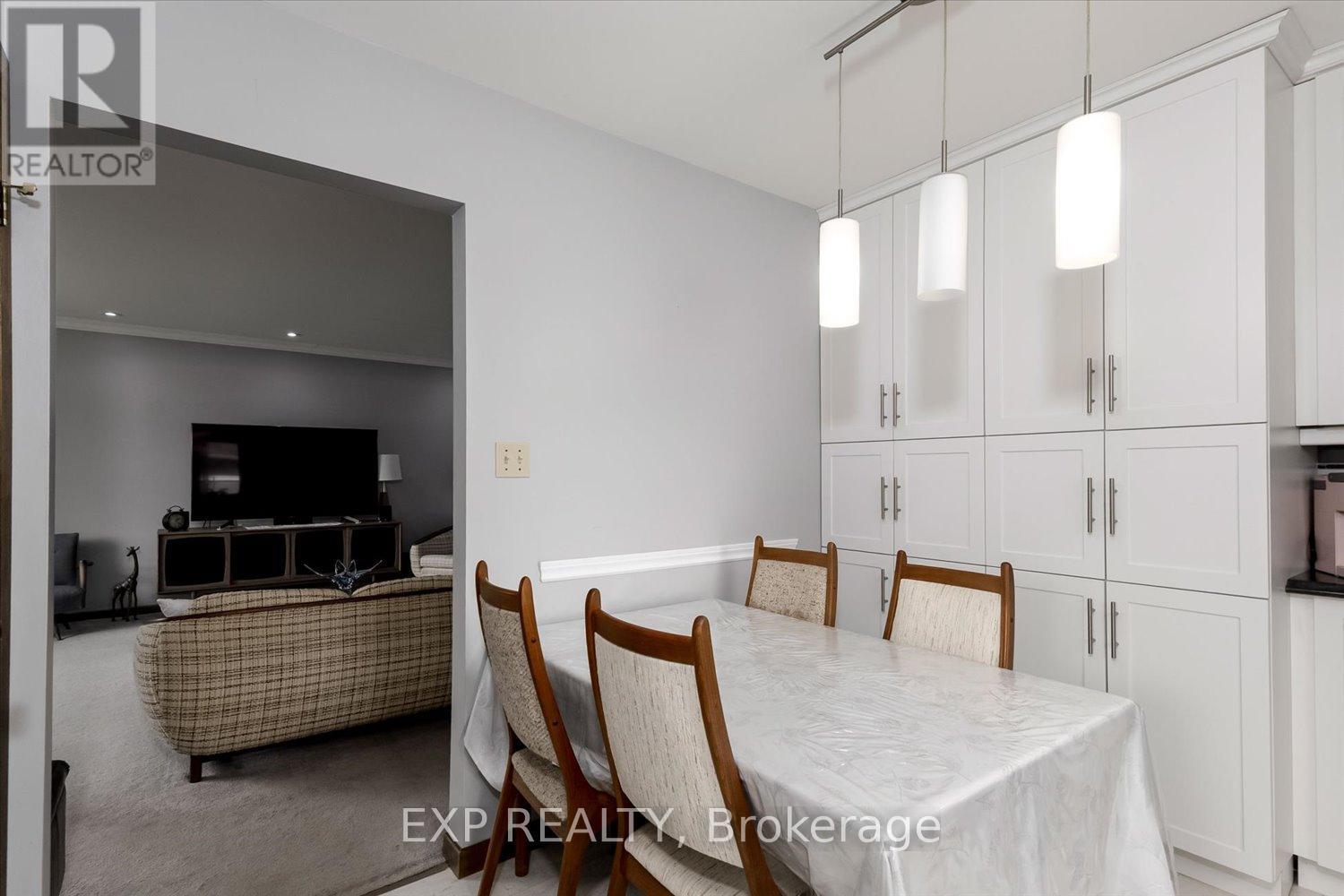 28 Denrich Avenue, Tillsonburg, ON - Indoor Photo Showing Dining Room