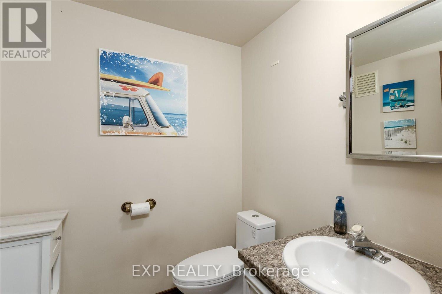 28 Denrich Avenue, Tillsonburg, ON - Indoor Photo Showing Bathroom