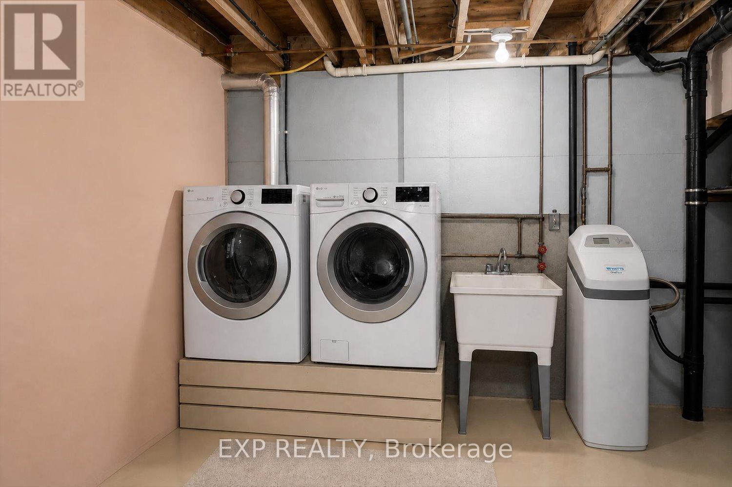 28 Denrich Avenue, Tillsonburg, ON - Indoor Photo Showing Laundry Room