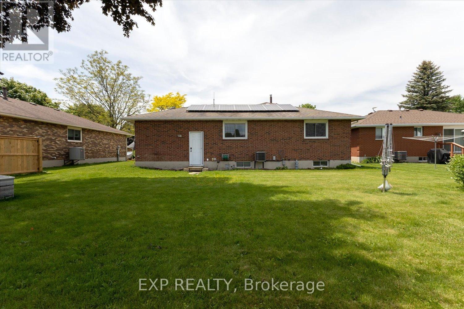28 Denrich Avenue, Tillsonburg, ON - Outdoor