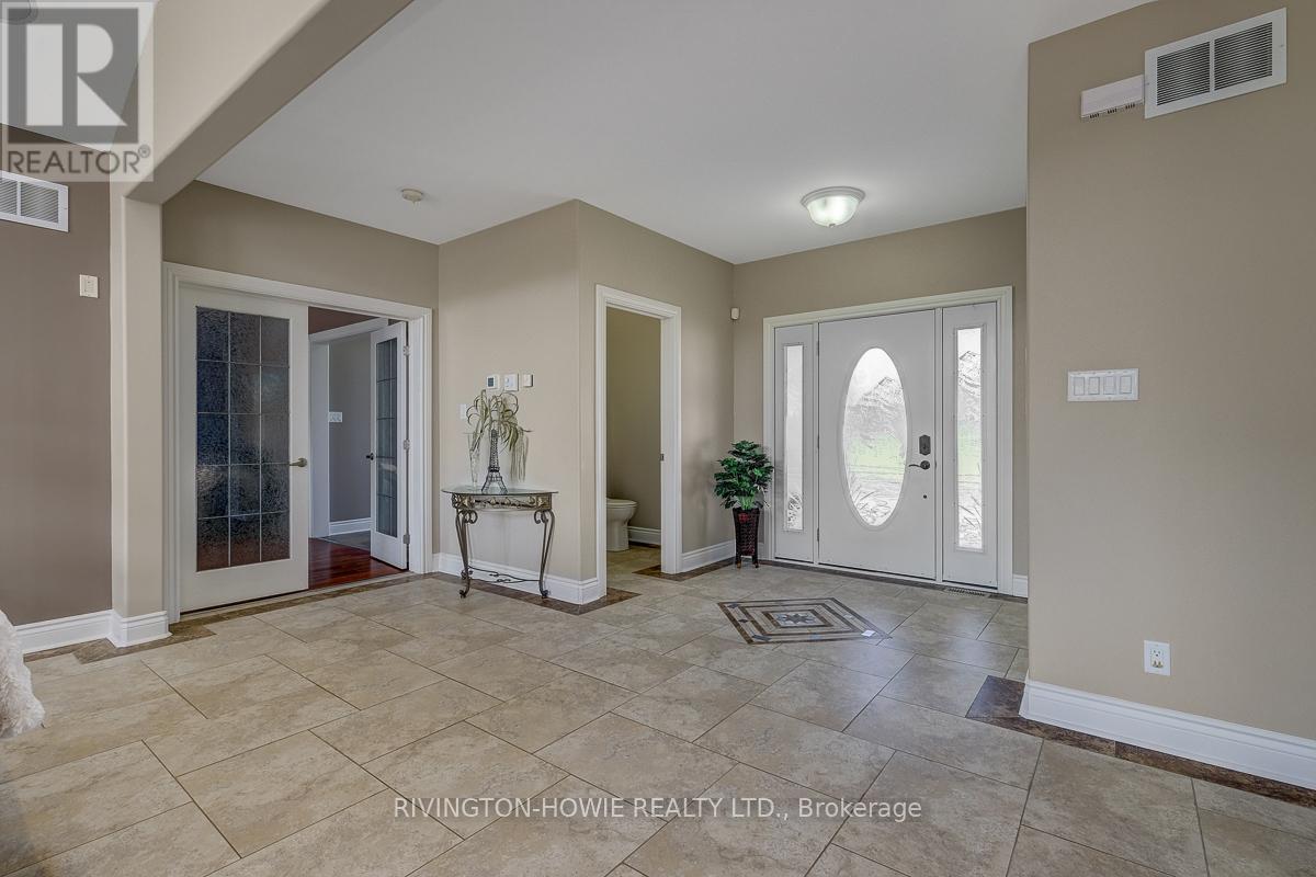 Spacious, open concept main floor - 3220 A March Road, Ottawa, ON