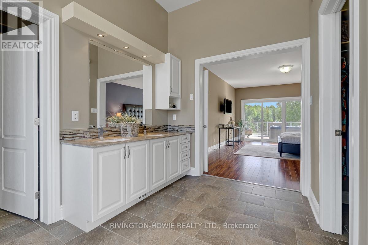 2 sinks and 2 walk-in closets! - 3220 A March Road, Ottawa, ON