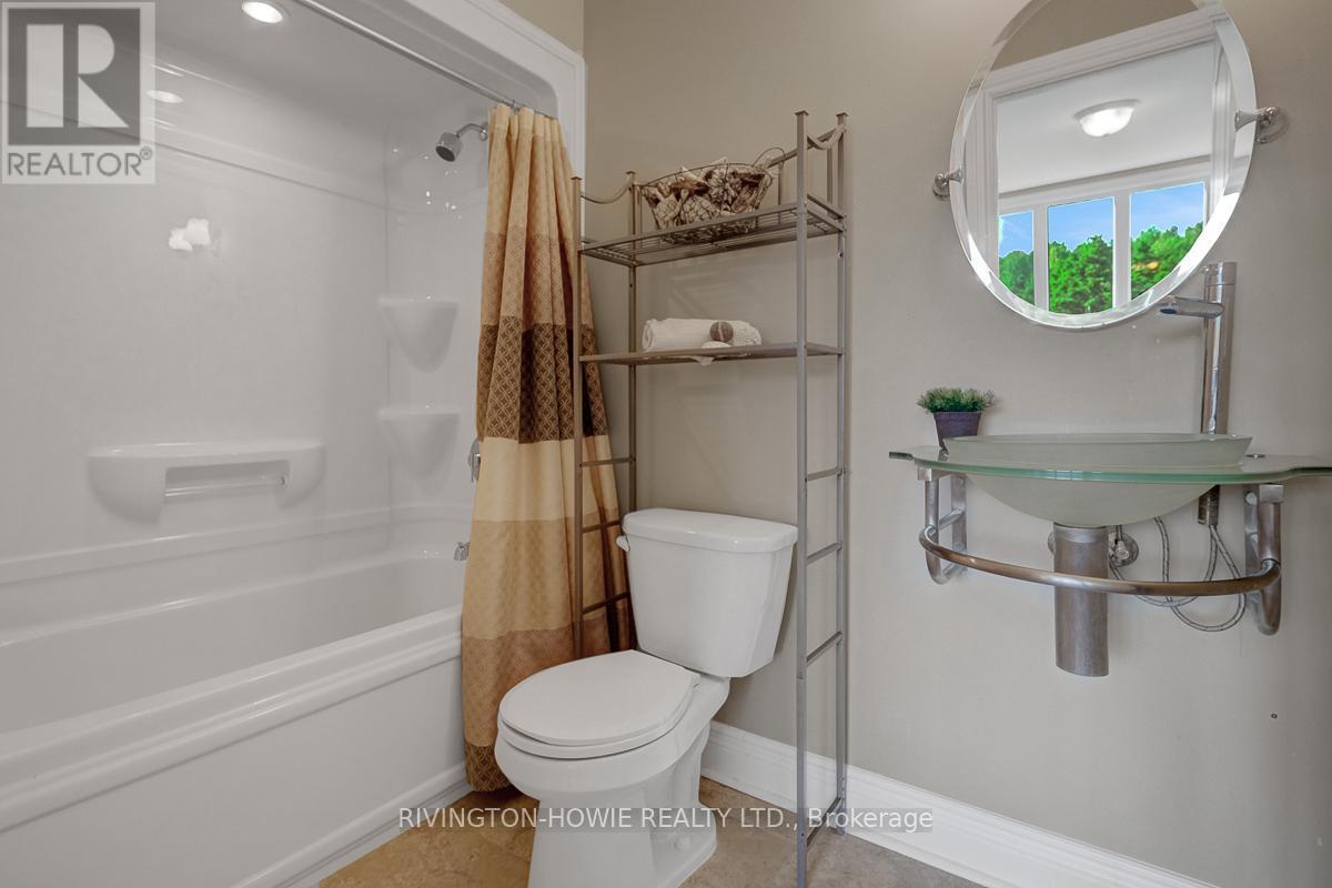 En suite for bedroom - 3220 A March Road, Ottawa, ON