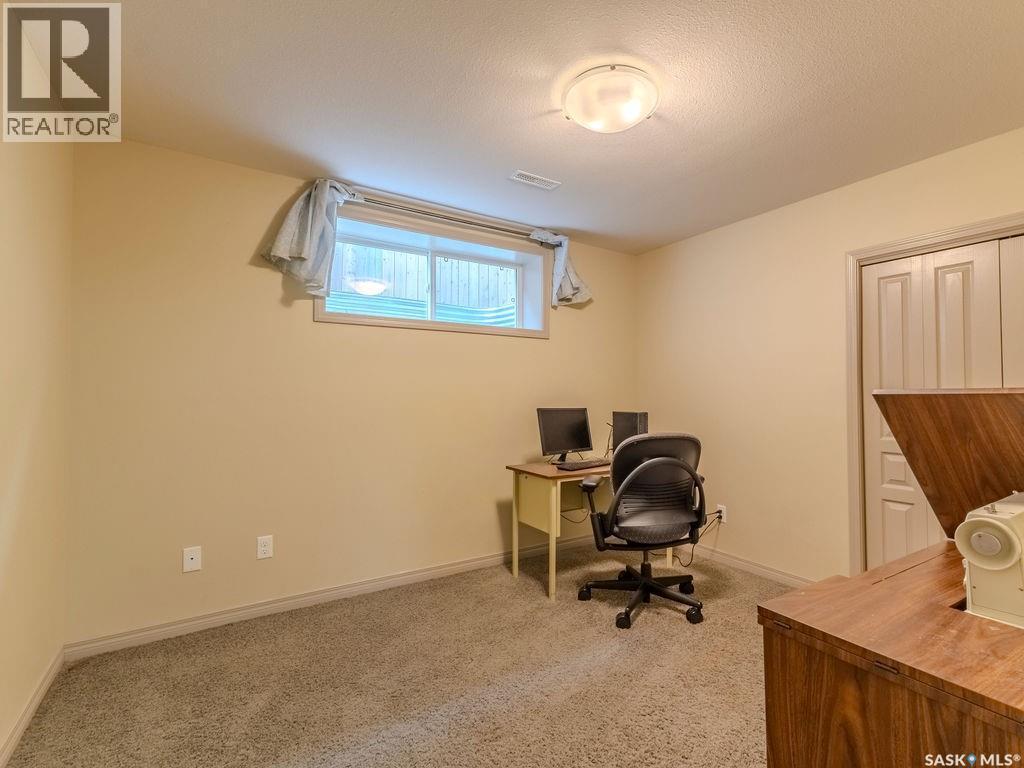 274 Ashworth Crescent, Saskatoon, SK