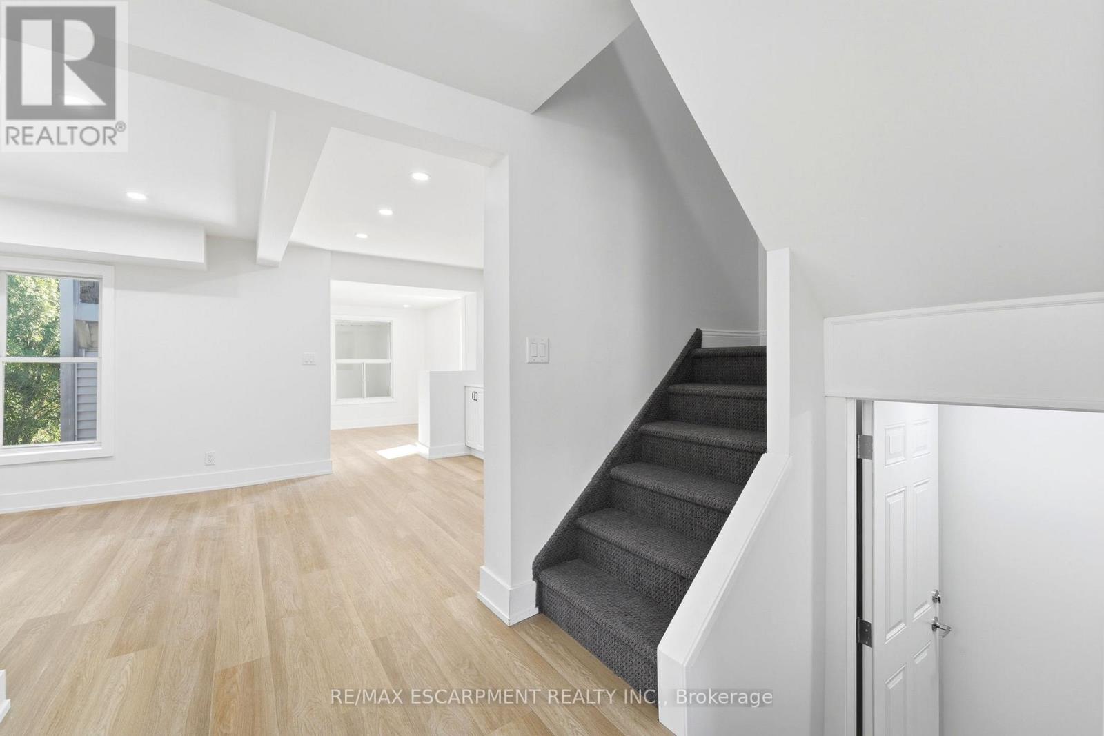 968 Main Street E, Hamilton, ON