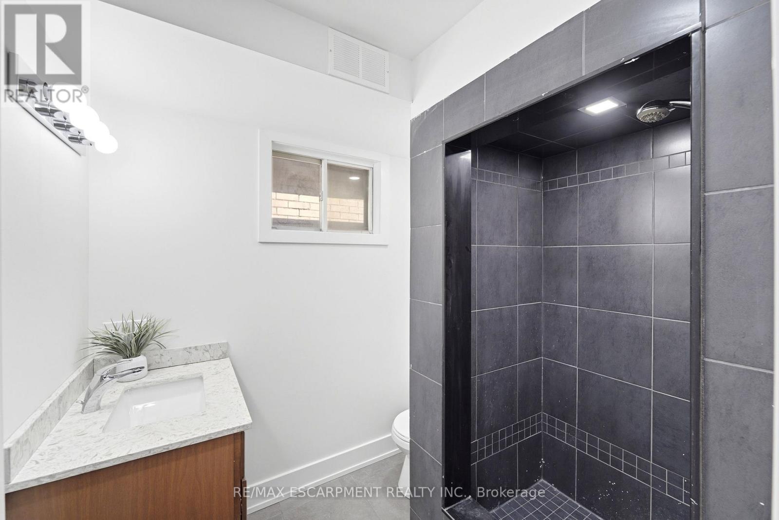 968 Main Street E, Hamilton, ON