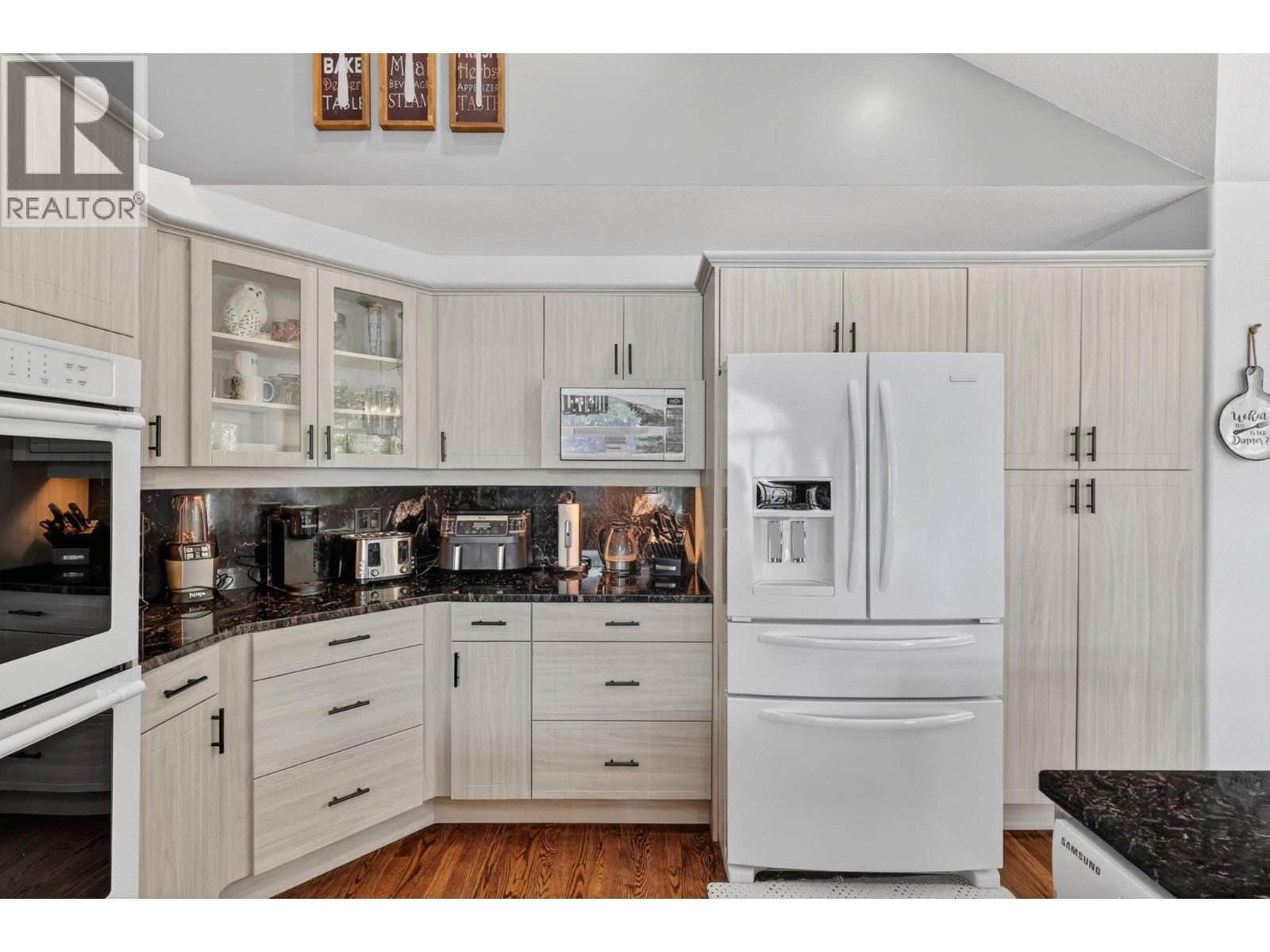 6650 Finch Road, Lake Country, BC - Indoor Photo Showing Kitchen