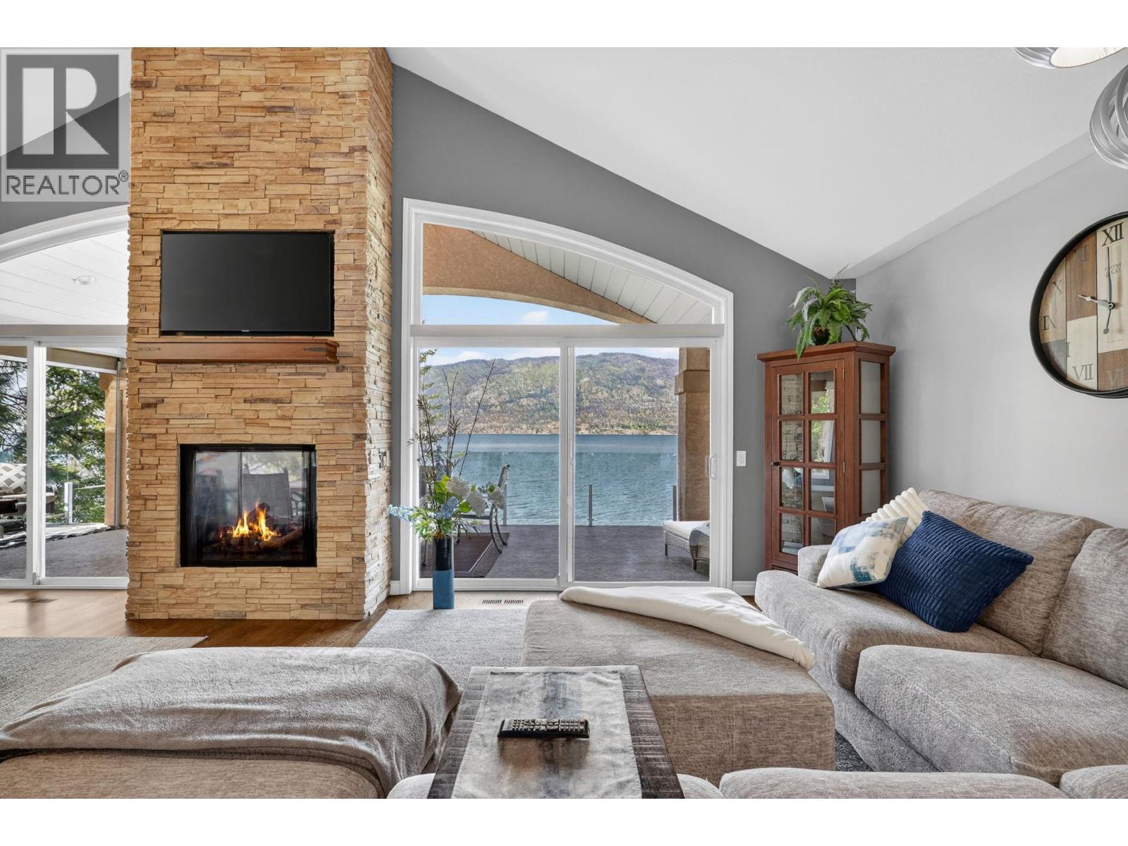 6650 Finch Road, Lake Country, BC - Indoor With Fireplace