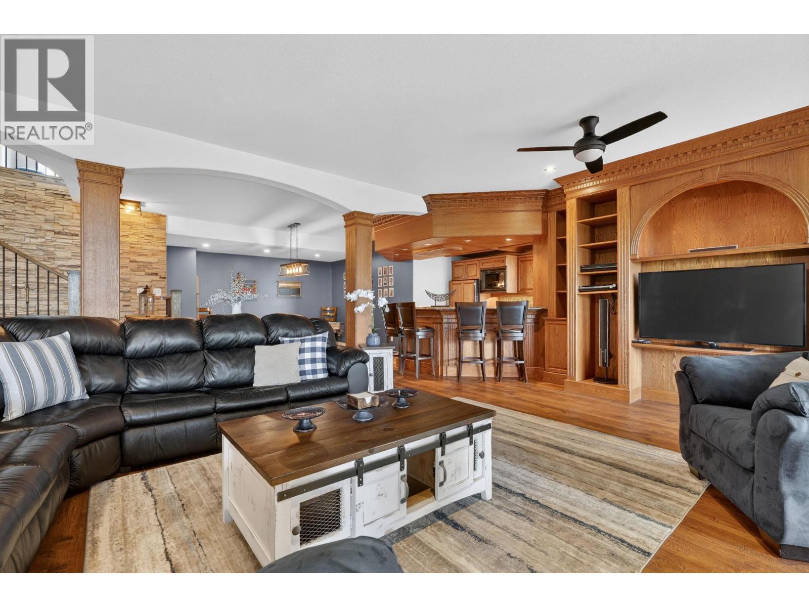 6650 Finch Road, Lake Country, BC - Indoor Photo Showing Living Room