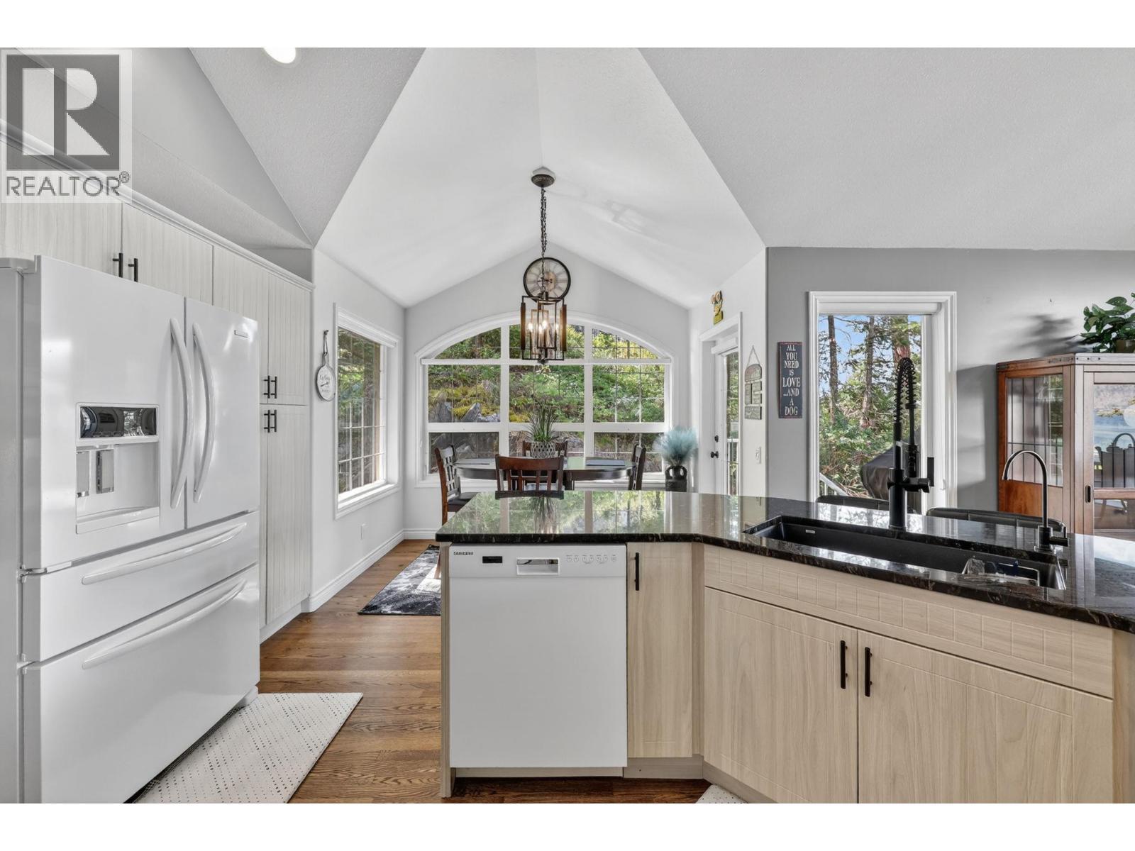 6650 Finch Road, Lake Country, BC - Indoor Photo Showing Kitchen