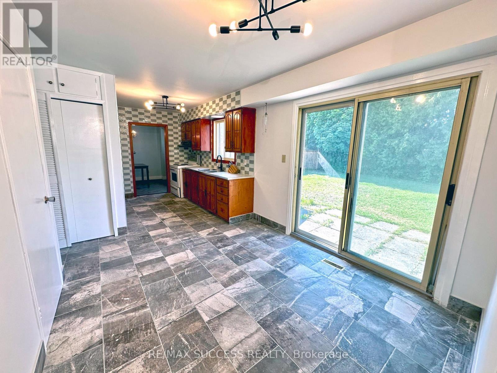 571 Minette Circle, Mississauga, ON