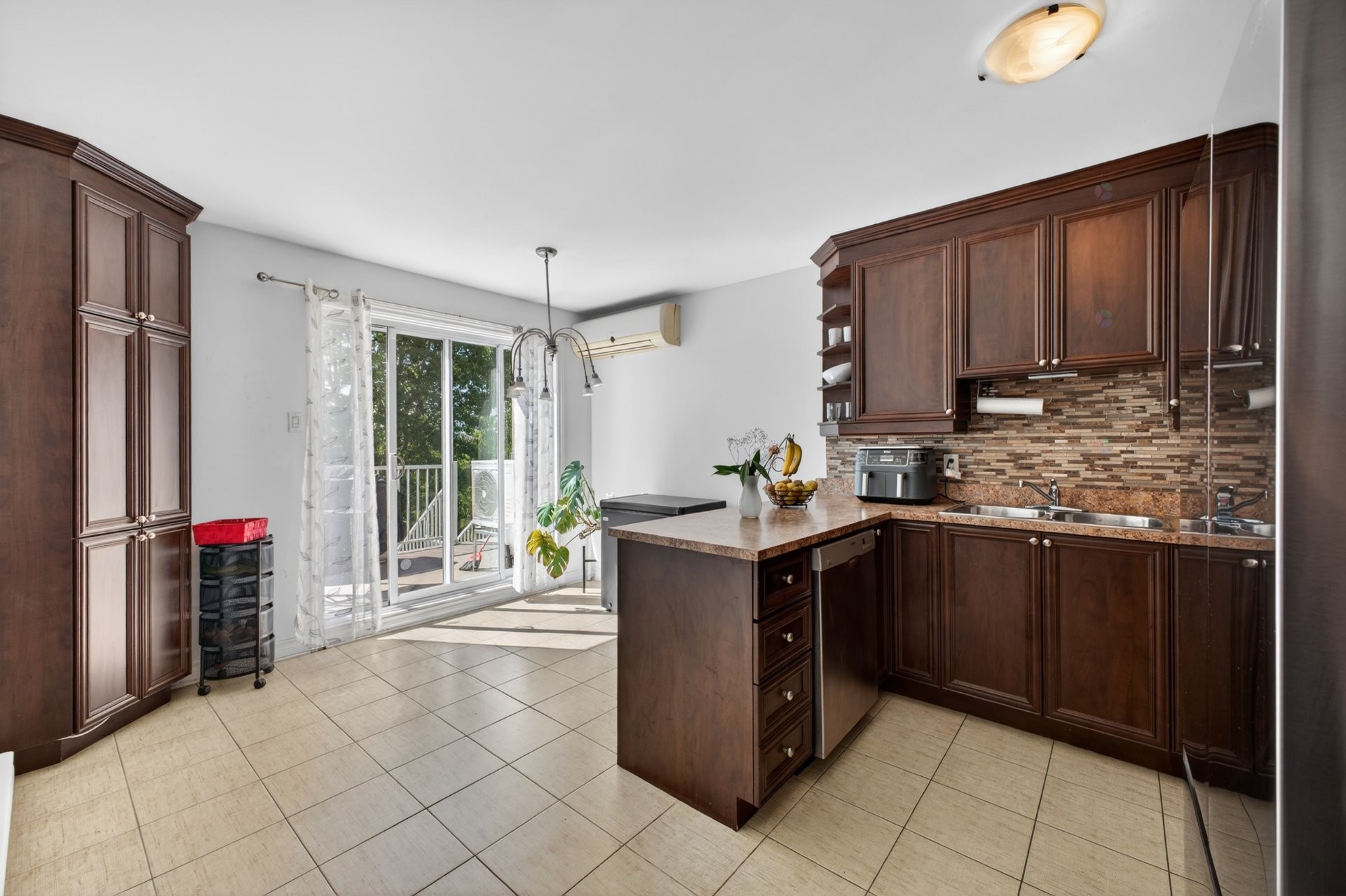 Kitchen - 7936 Boul. Lévesque E., Laval (Duvernay), QC
