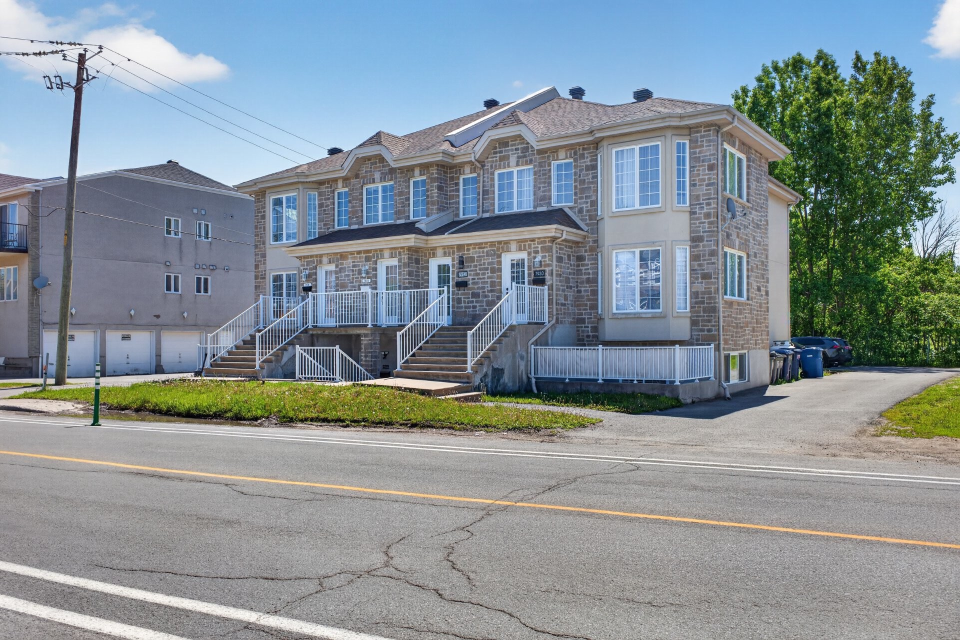 Front of Structure - 7936 Boul. Lévesque E., Laval (Duvernay), QC