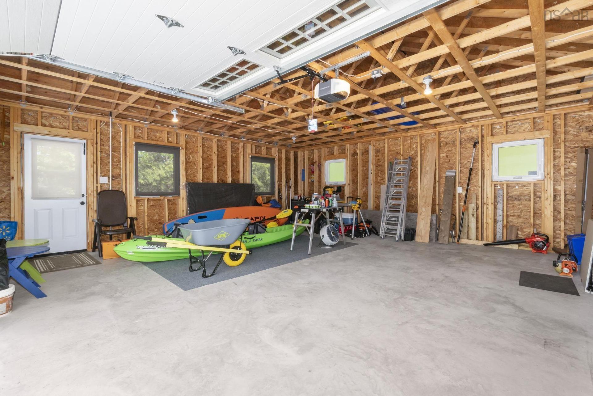 359 Summit Ridge Road, Vaughan, NS - Indoor Photo Showing Garage