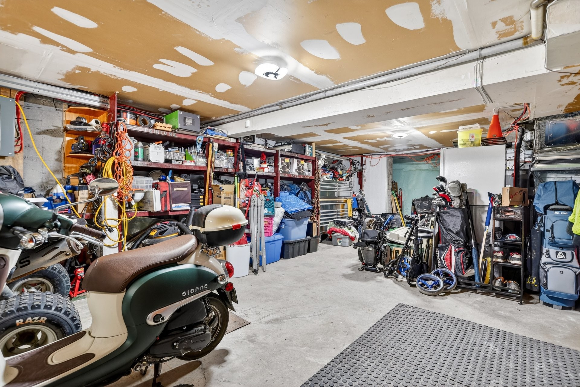 Garage - 1933 53E Avenue (P.-A.-T.), Montréal (Rivière-Des-Prairies/Pointe-Aux-Trembles), QC