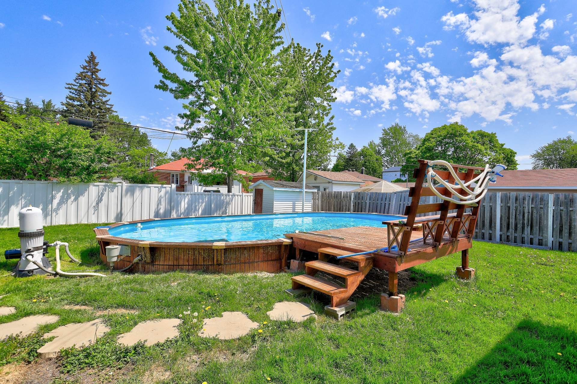 Piscine - 1933 53E Avenue (P.-A.-T.), Montréal (Rivière-Des-Prairies/Pointe-Aux-Trembles), QC