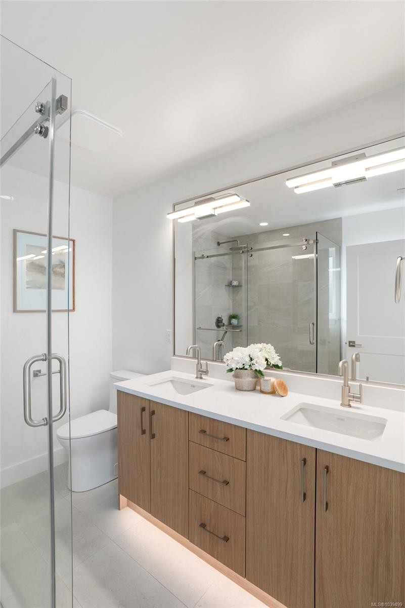 #3-2118 Pentland Rd, Oak Bay, BC