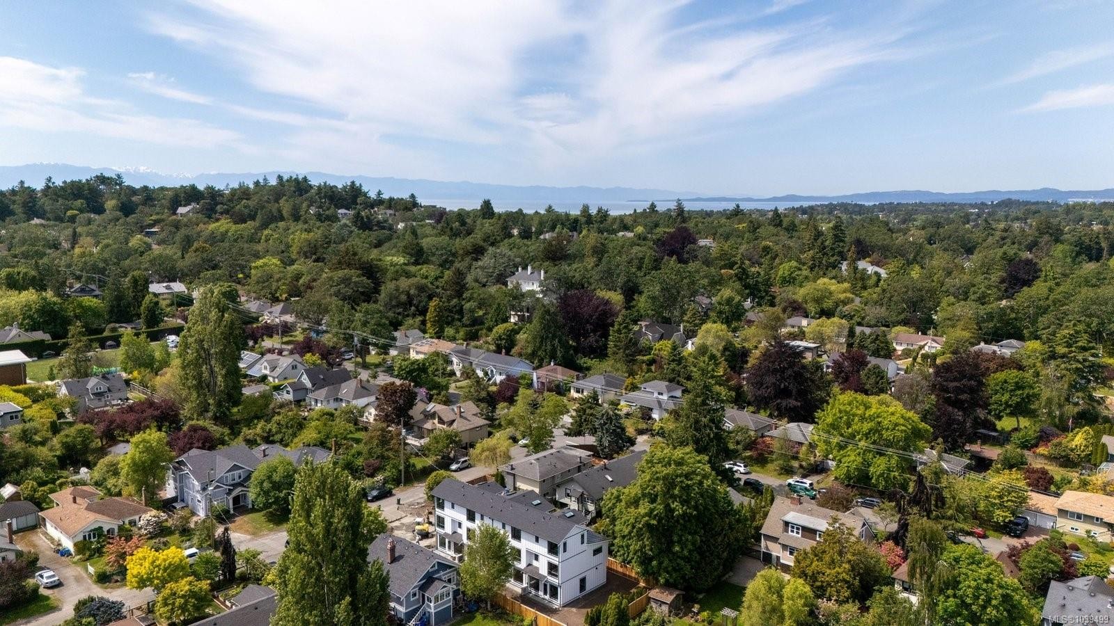 #3-2118 Pentland Rd, Oak Bay, BC