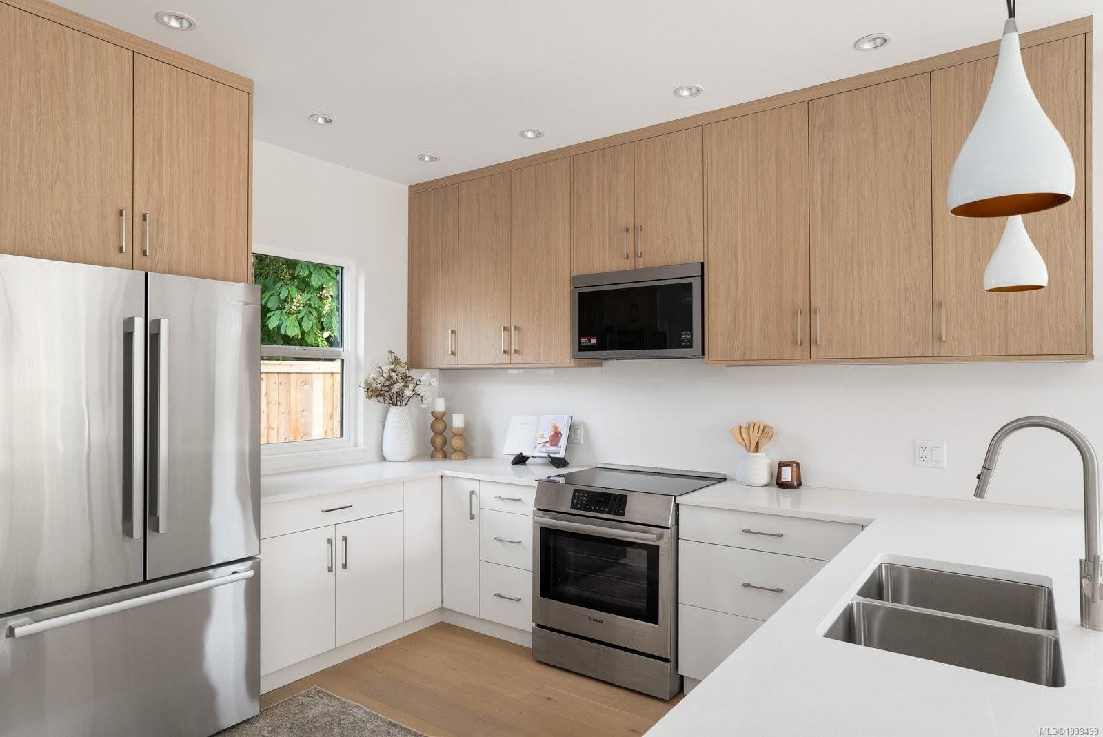 #3-2118 Pentland Rd, Oak Bay, BC